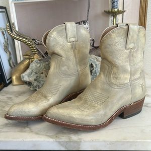 Frye Billy Short Beige Boots